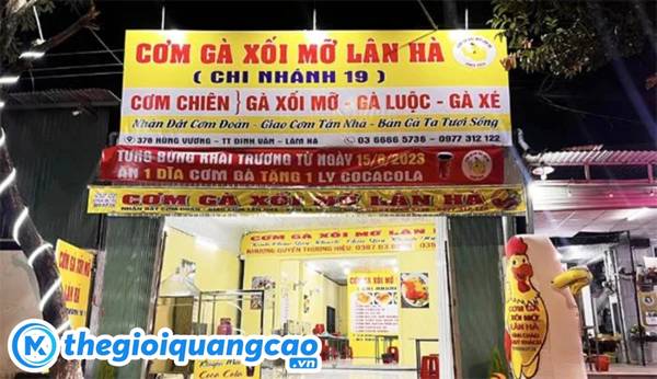 Gi&aacute; l&agrave;m bảng hiệu cơm g&agrave; xối mỡ
