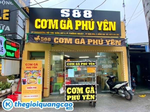 Mẫu bảng hiệu cơm g&agrave; Ph&uacute; Y&ecirc;n