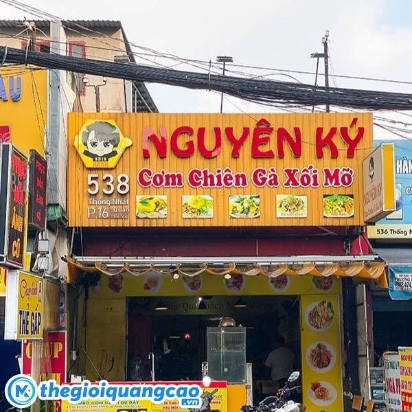 Bảng hiệu cơm g&agrave; xối mỡ Nguy&ecirc;n K&yacute;