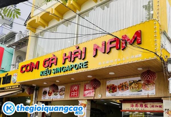 Bảng hiệu cơm g&agrave; Hải Nam