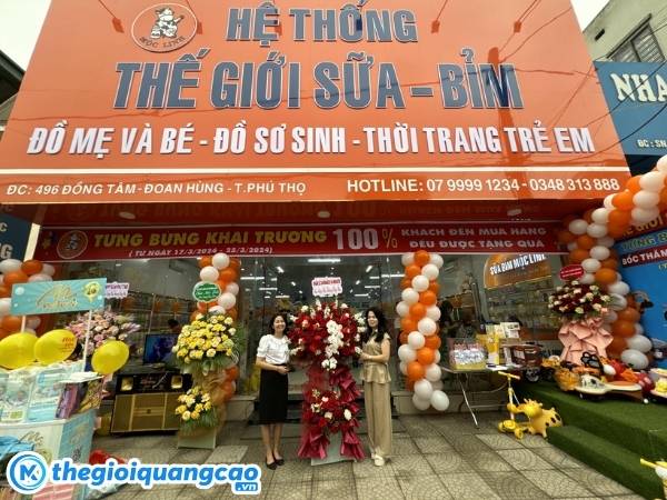 Thi c&ocirc;ng bảng hiệu quảng c&aacute;o cửa h&agrave;ng sữa bỉm gi&aacute; rẻ tại TPHCM