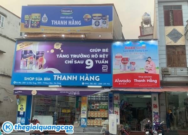 Biển hiệu cửa h&agrave;ng sữa chất liệu bạt hiflex