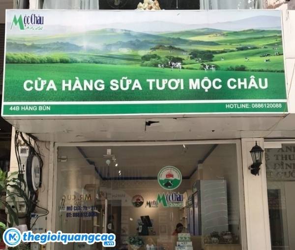 Mẫu bảng hiệu cửa h&agrave;ng sữa tươi mộc ch&acirc;u