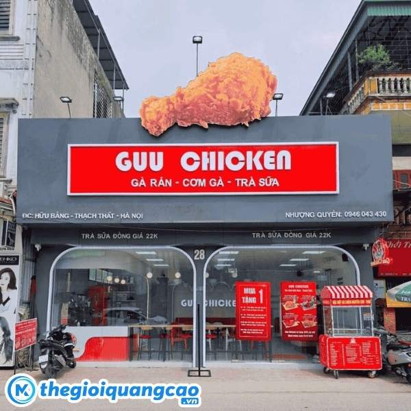 Bảng hiệu g&agrave; r&aacute;n chất liệu nền Alu chữ nổi Mica