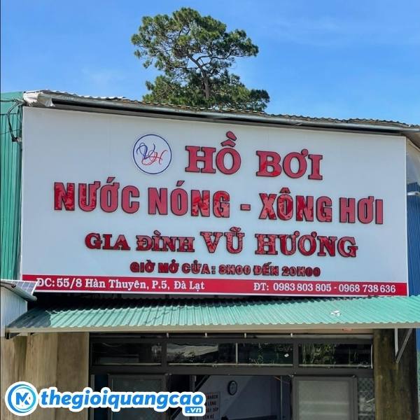 Mẫu bảng hiệu hồ bơi chữ nổi mica