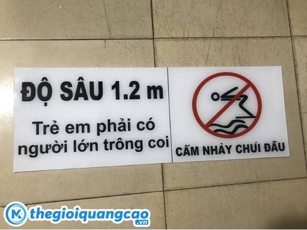 Biển b&aacute;o độ s&acirc;u hồ bơi