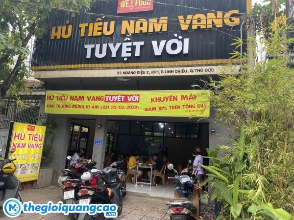 Gi&aacute; l&agrave;m bảng hiệu hủ tiếu