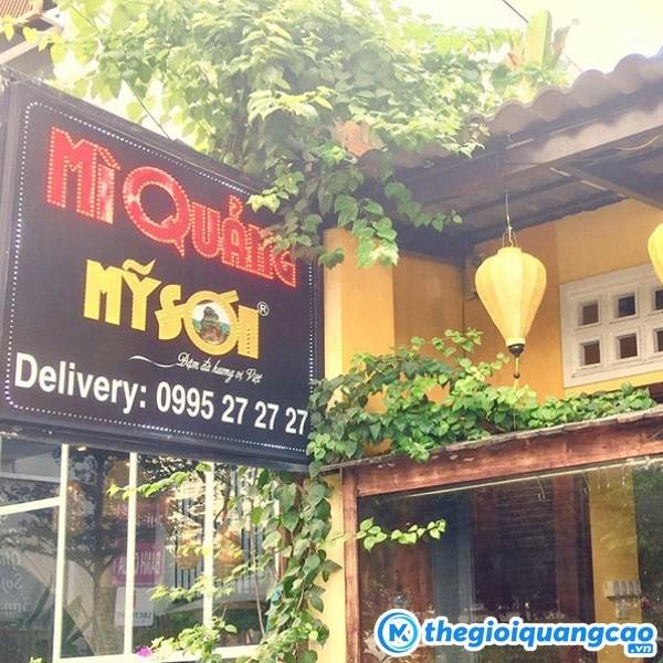 Biển vẫy đ&egrave;n led qu&aacute;n m&igrave; quảng