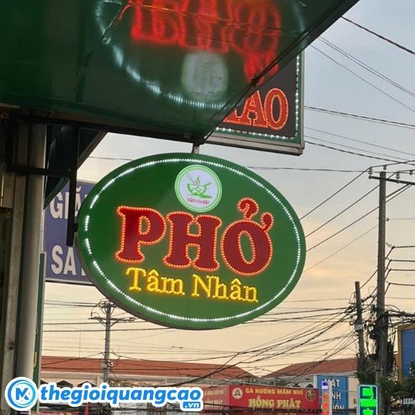 Mẫu biển vẫy qu&aacute;n phở T&acirc;m Nh&acirc;n