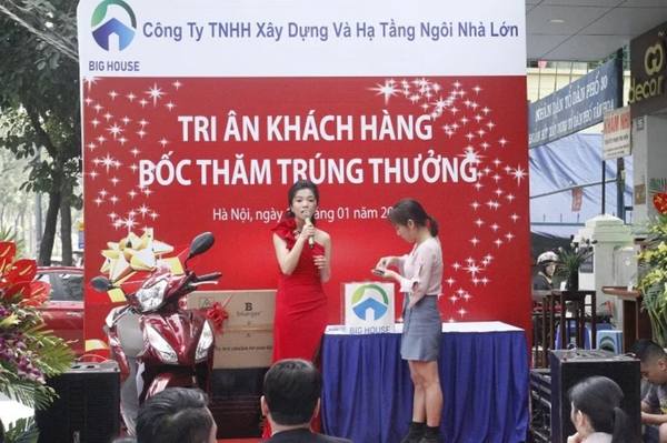 Mẫu backdrop bốc thăm tr&uacute;ng thưởng đẹp, chuy&ecirc;n nghiệp