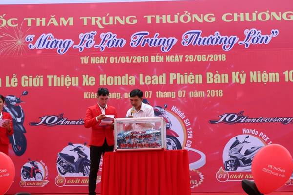 Mẫu backdrop bốc thăm tr&uacute;ng thưởng lớn Honda
