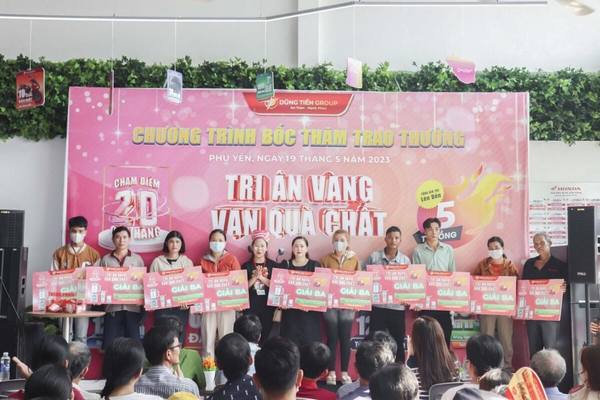 Mẫu backdrop bốc thăm tr&uacute;ng thưởng tone hồng 