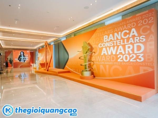 Mẫu backdrop chụp h&igrave;nh tai sự kiện trao giải