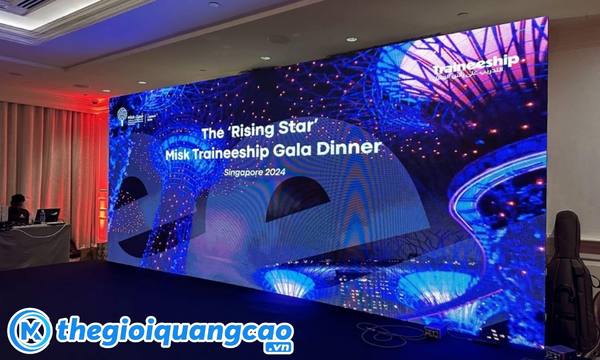 Mẫu background check in sự kiện bằng m&agrave;n h&igrave;nh led