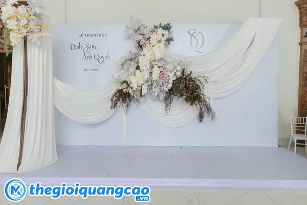 Mẫu backdrop check in đ&aacute;m cưới