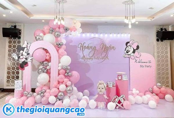 Mẫu backdrop check in th&ocirc;i n&ocirc;i b&eacute; g&aacute;i