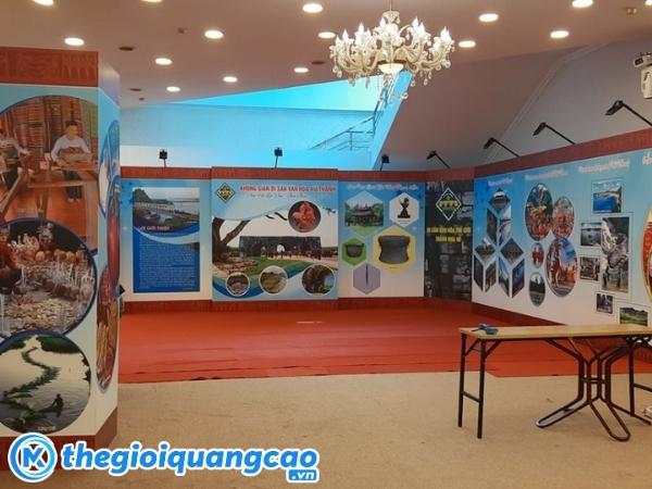 Mẫu backdrop gian h&agrave;ng hội chợ trưng b&agrave;y sản phẩm