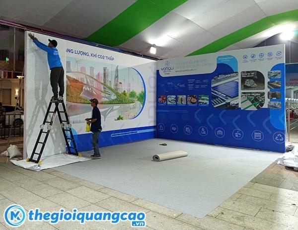 Đội ngũ thi c&ocirc;ng backdrop gian h&agrave;ng hội chợ, triển l&atilde;m chuy&ecirc;n nghiệp