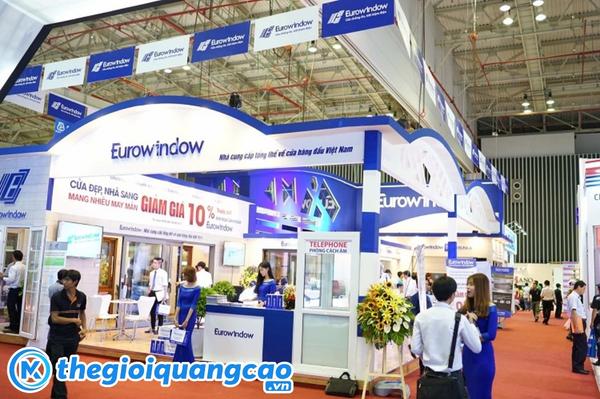 Thiết kế, in ấn backdrop gian h&agrave;ng hội chợ theo y&ecirc;u cầu