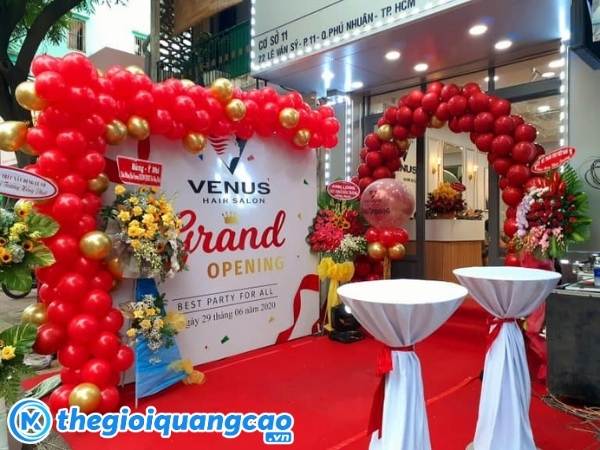 Mẫu backdrop khai trương cửa h&agrave;ng Hair Salon sang trọng