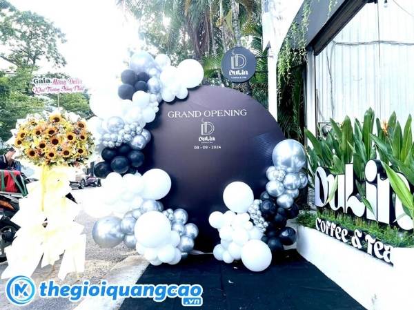 Mẫu backdrop khai trương cho qu&aacute;n cafe