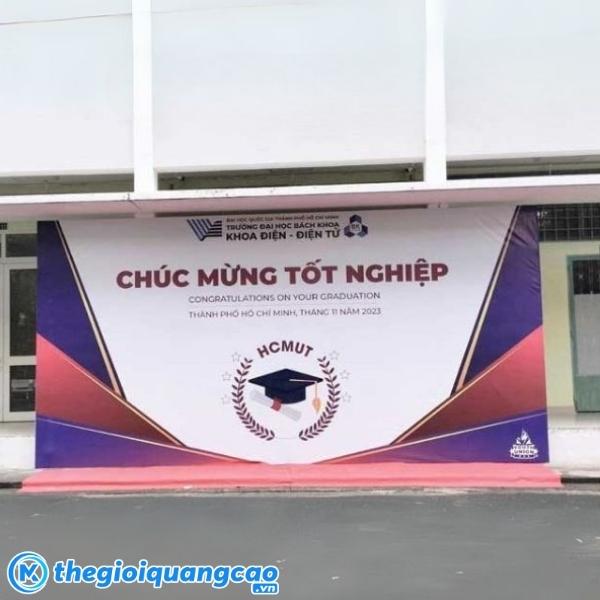 Thiết kế backdrop lễ tốt nghiệp theo y&ecirc;u cầu