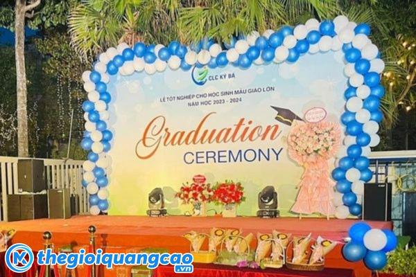 Mẫu backdorp lễ tốt nghiệp mẫu gi&aacute;o