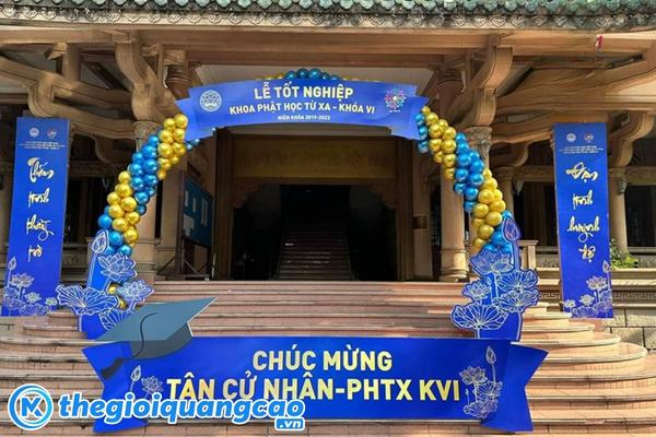 In backdrop lễ tổng kết gi&aacute; rẻ, lấy nhanh