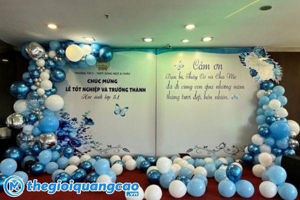 Ph&ocirc;ng nền lễ tốt nghiệp kết hợp trang tr&iacute; bong b&oacute;ng