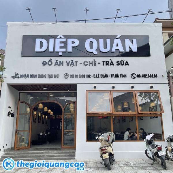 Bảng hiệu ăn vặt mặt dựng Alu chữ nổi Mica