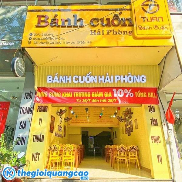 Bảng hiệu b&aacute;nh cuốn n&oacute;ng mặt dựng Alu chữ nổi Mica