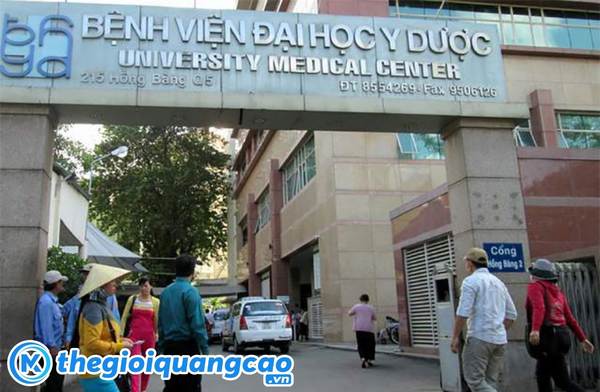 Bảng hiệu bệnh viên nằm mặt tiền 