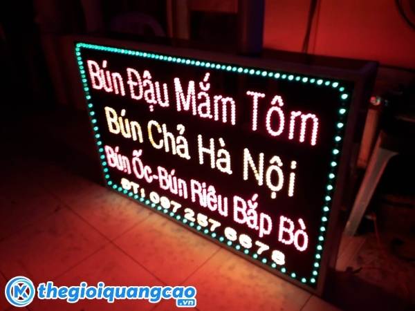 Mẫu biển vẫy hộp đ&egrave;n led b&uacute;n đậu mắm t&ocirc;m
