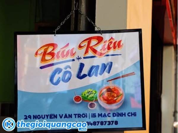 Mẫu bảng hiệu treo b&uacute;n ri&ecirc;u c&ocirc; lan