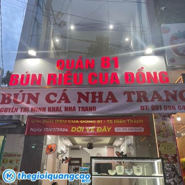 Bảng hiệu b&uacute;n ri&ecirc;u cua mặt dựng Alu chữ nổi Mica