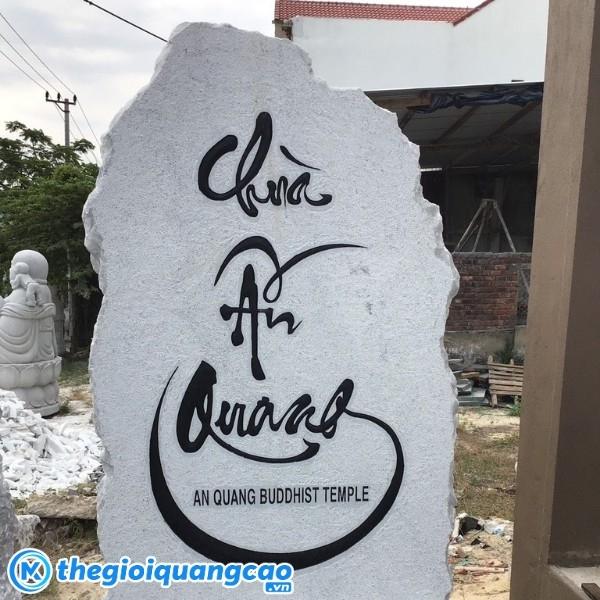 Bảng hiệu ch&ugrave;a bằng đ&aacute; mỹ nghệ