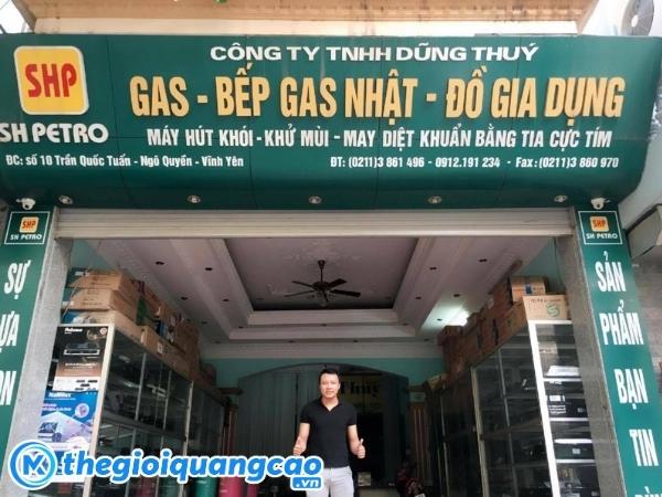 Mẫu bảng hiệu cửa h&agrave;ng SH Petro