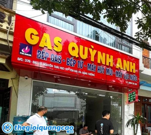 Biển vẫy cửa h&agrave;ng gas k&egrave;m theo gi&uacute;p thu h&uacute;t kh&aacute;ch h&agrave;ng từ xa
