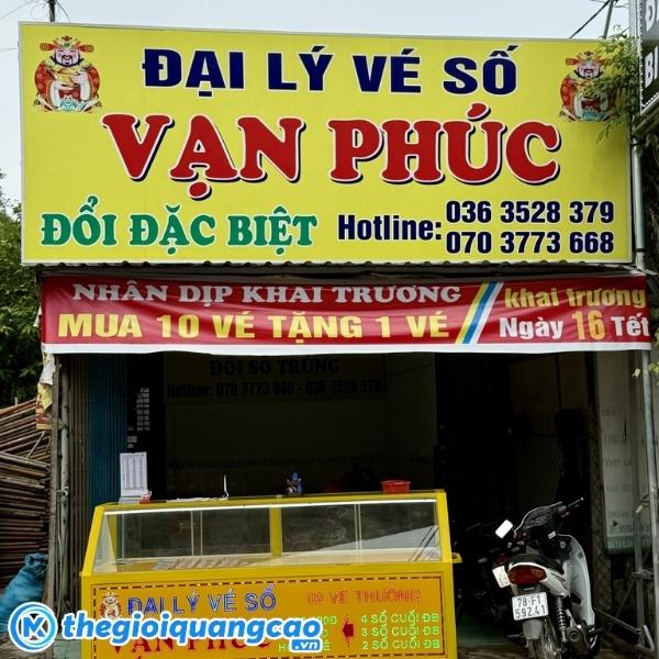 Bảng hiệu đại l&yacute; v&eacute; số chất liệu bạt hiflex