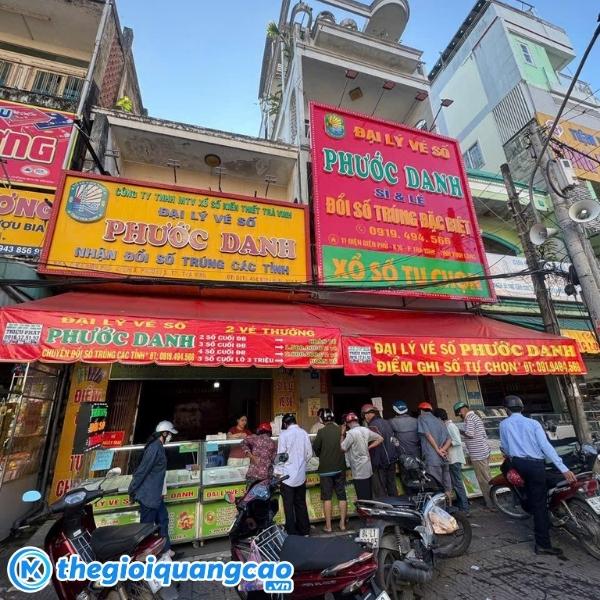 Bảng hiệu đại l&yacute; v&eacute; số mặt dụng Alu kết hợp chữ nổi Mica