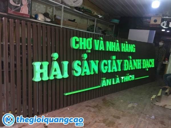 Gi&aacute; l&agrave;m bảng hiệu hải sản tham khảo