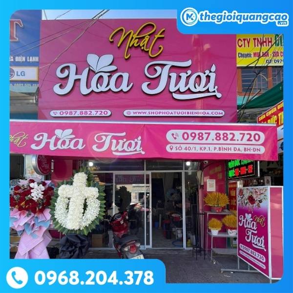 Bảng Hiệu Màu Hồng