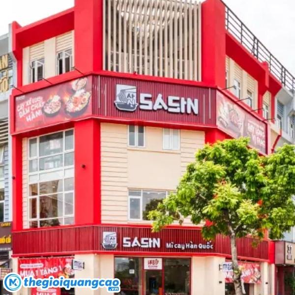 Mẫu bảng hiệu mì cay Sasin