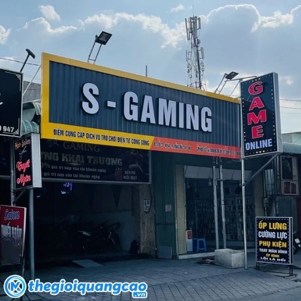 Biển vẫy đi k&egrave;m bảng hiệu quảng c&aacute;o tiệm Net