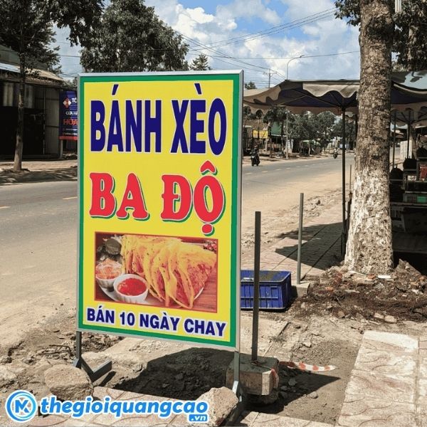 Mẫu bảng hiệu đứng qu&aacute;n b&aacute;nh x&egrave;o ba độ