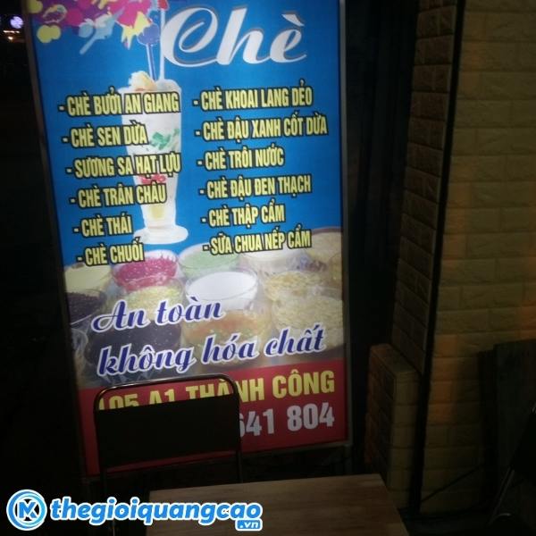 Biển vẫy hộp đ&egrave;n qu&aacute;n ch&egrave;