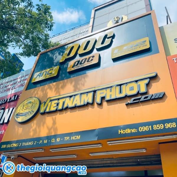 Mẫu bảng hiệu shop n&oacute;n bảo hiểm vietnamphuot