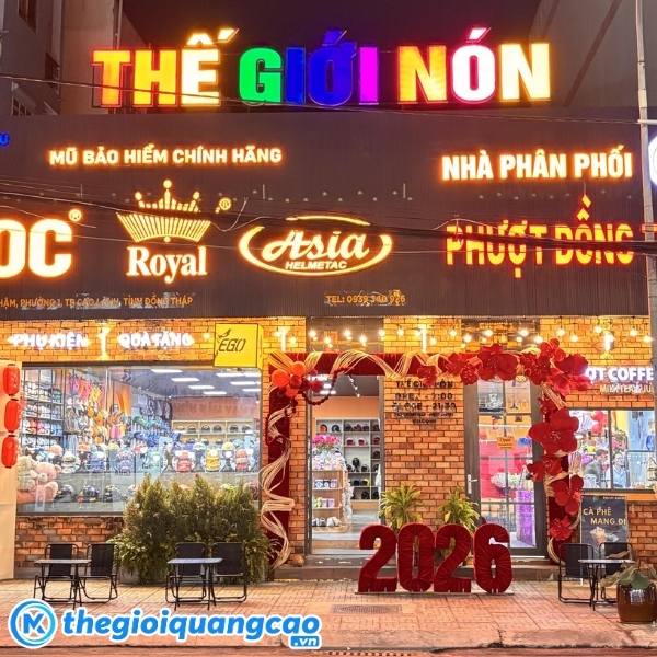 Mẫu bảng hiệu shop chuy&ecirc;n ph&acirc;n phối n&oacute;n bảo hiểm