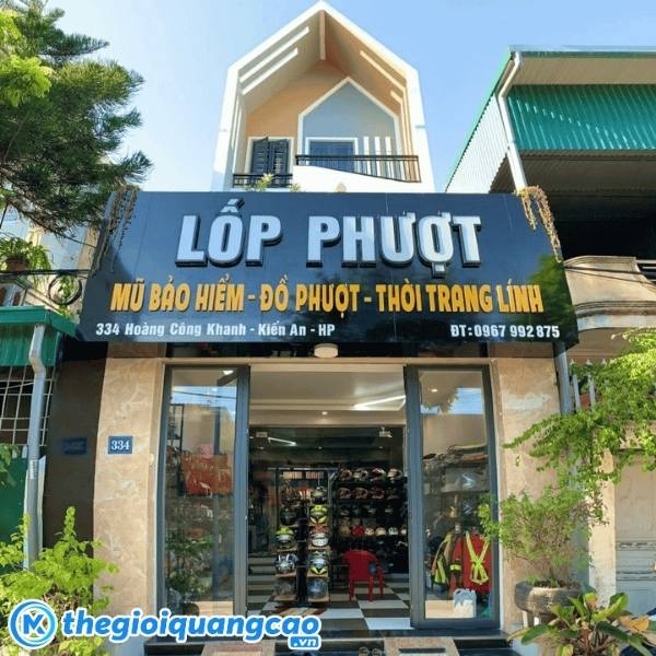 Mẫu bảng hiệu shop n&oacute;n bảo hiểm cho d&acirc;n phượt