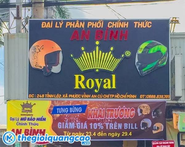 Mẫu bảng hiệu shop n&oacute;n bảo hiểm phong c&aacute;ch cổ điển